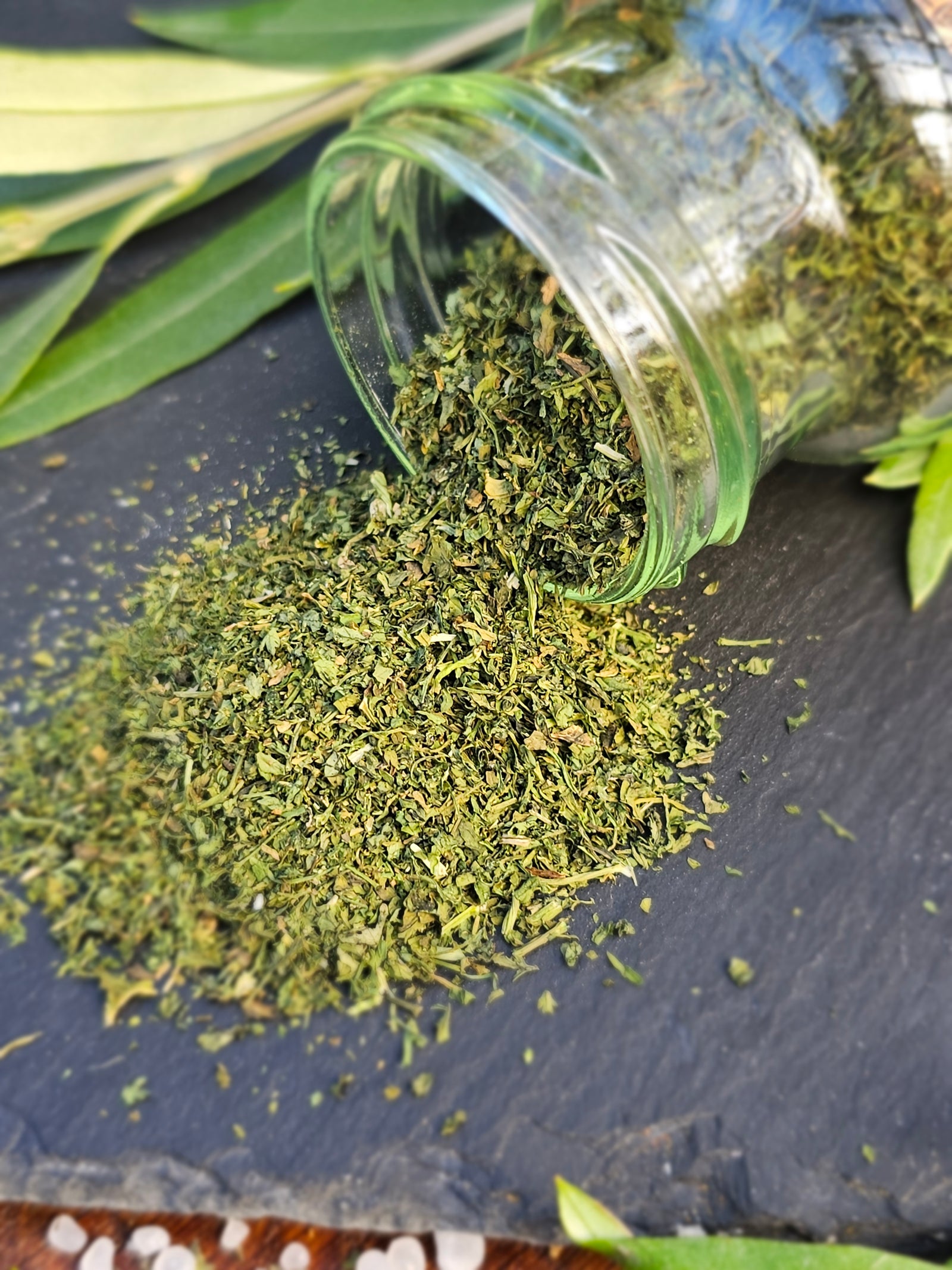 Kerbelblätter gerebelt 20g - Berliner-Gewürzhaus-Manufaktur 